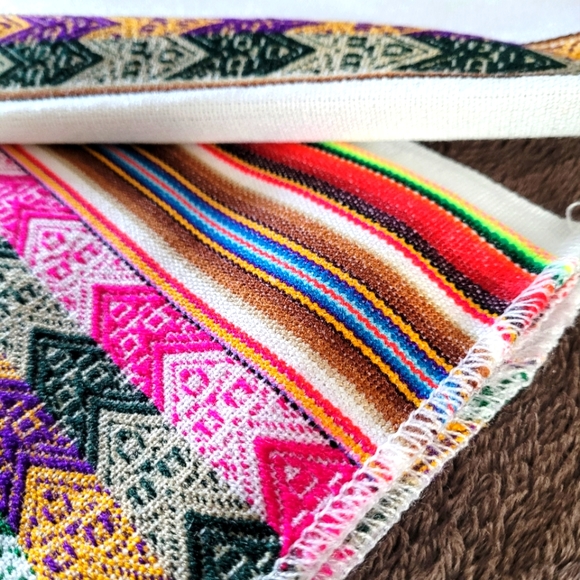 Vintage Peruvian table cloth/furniture cover - Picture 5 of 6